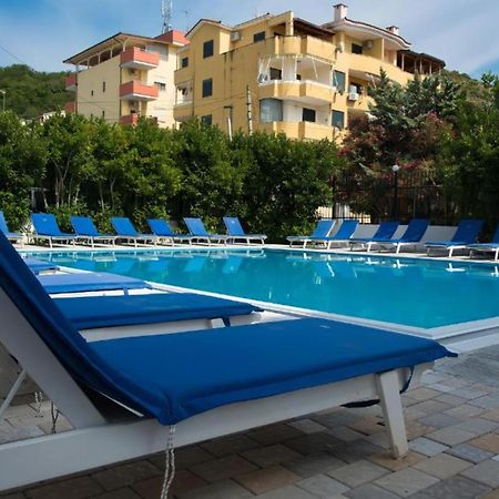 Hotel Besani Durres Bagian luar foto