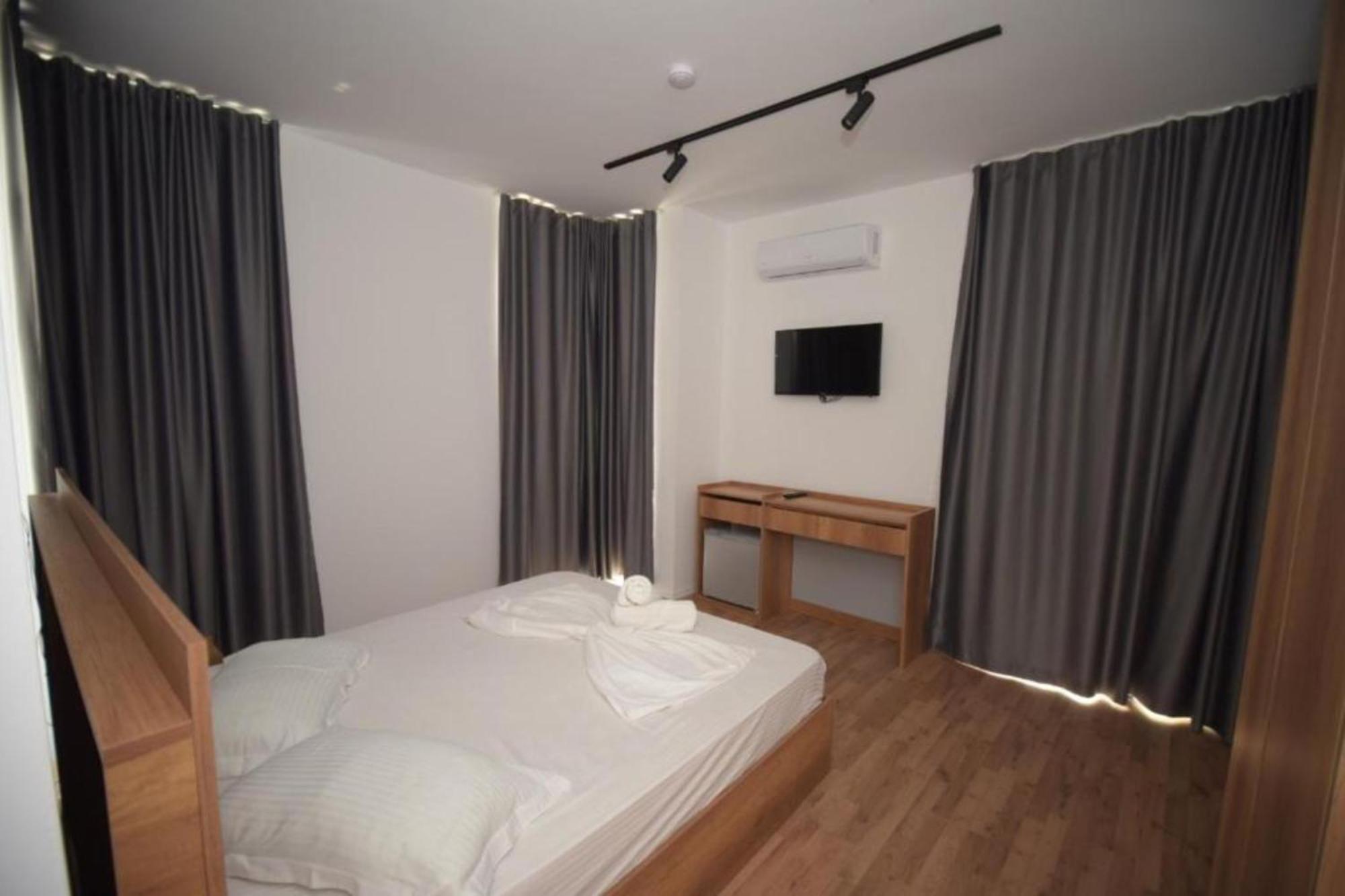 Hotel Besani Durres Bagian luar foto