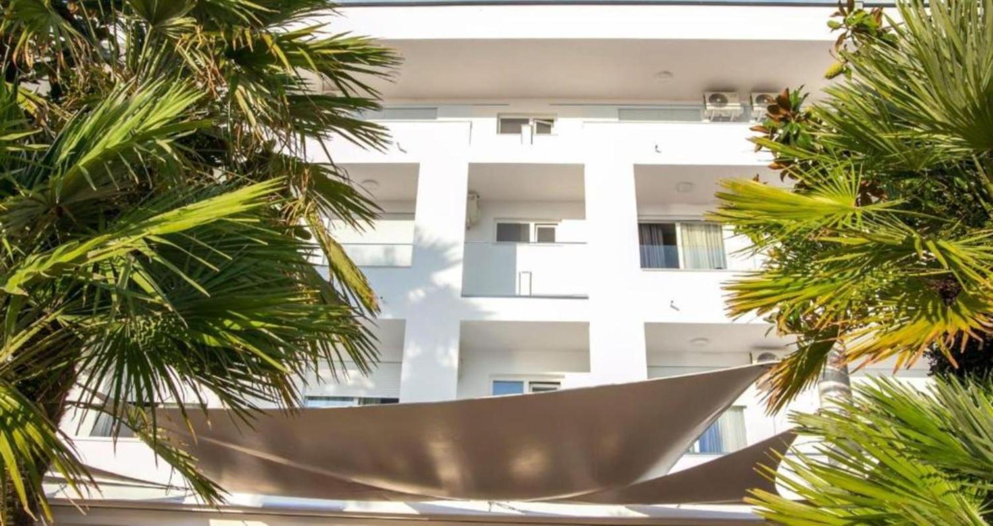Hotel Besani Durres Bagian luar foto