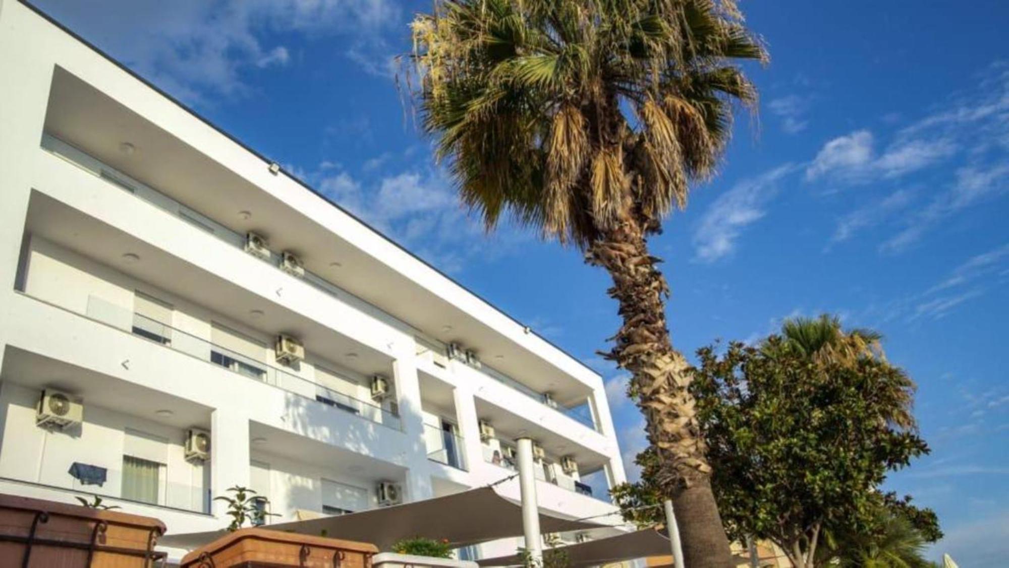 Hotel Besani Durres Bagian luar foto