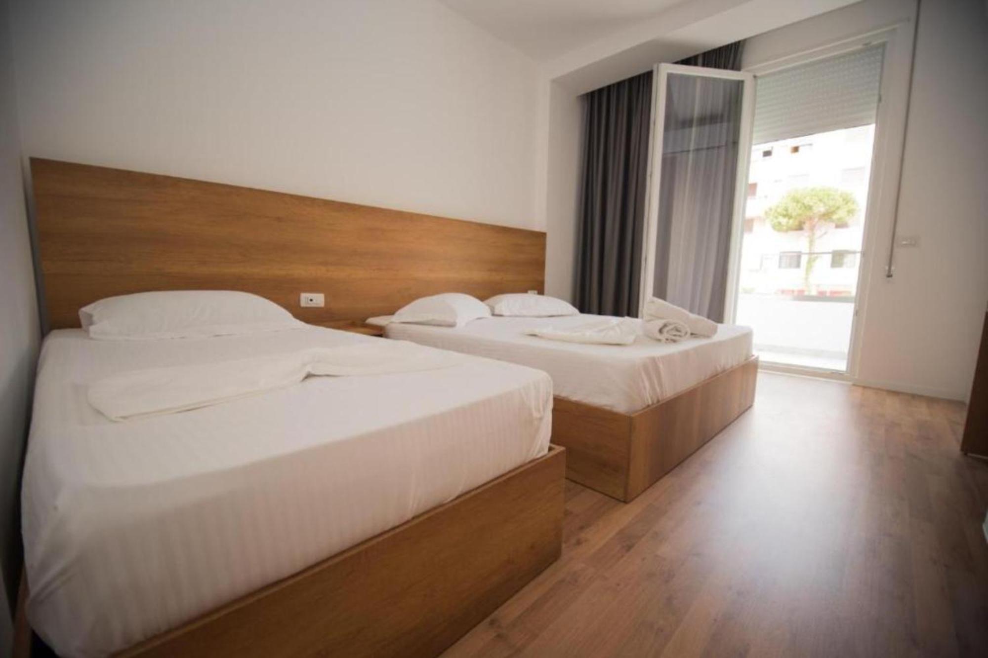 Hotel Besani Durres Bagian luar foto