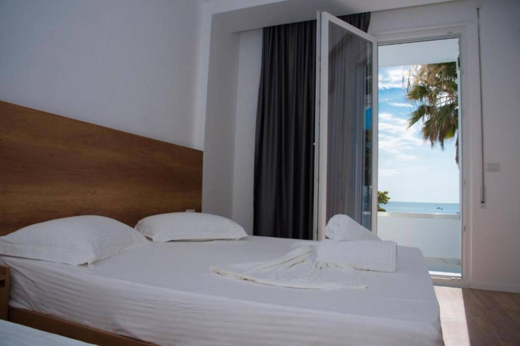 Hotel Besani Durres Bagian luar foto