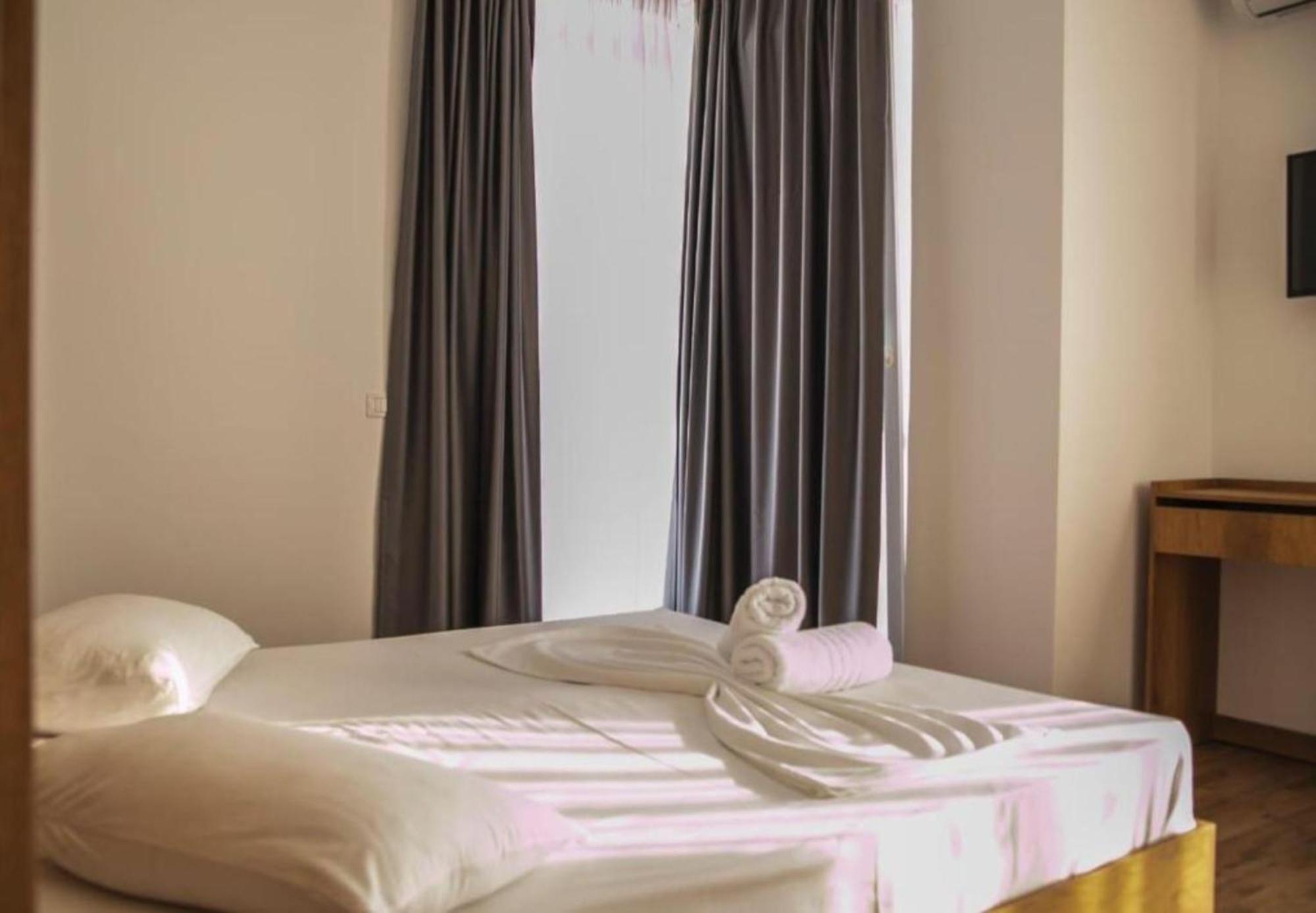 Hotel Besani Durres Bagian luar foto